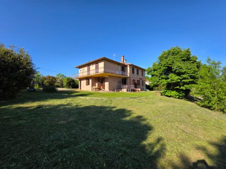 Vendita Villa SIENA: A SOLI 3 KM DA PORTA ROMANA. Vendesi, villa distribuita su due livelli per complessivi  280...